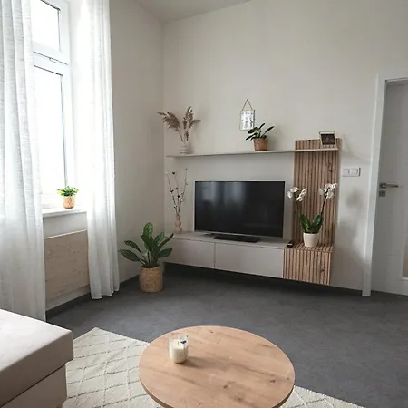Designer With River View Appartement