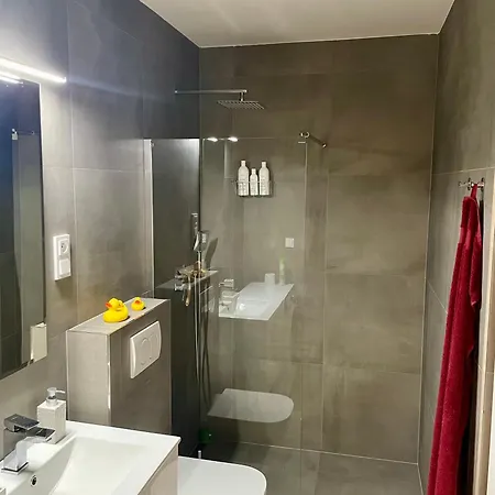 公寓 Elegant Riverside With Breathtaking Rock Views *