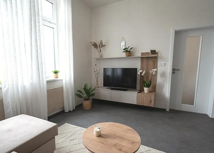 Elegant Riverside With Breathtaking Rock Views Apartmán